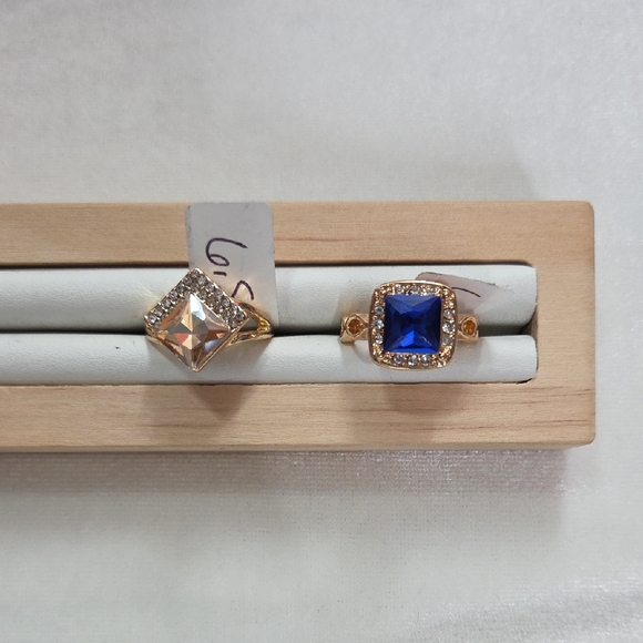 None Jewelry - Lot of 2 Fashion Rings Gold Tone Blue & Peach Crystal Rings Rhinestones Elegant